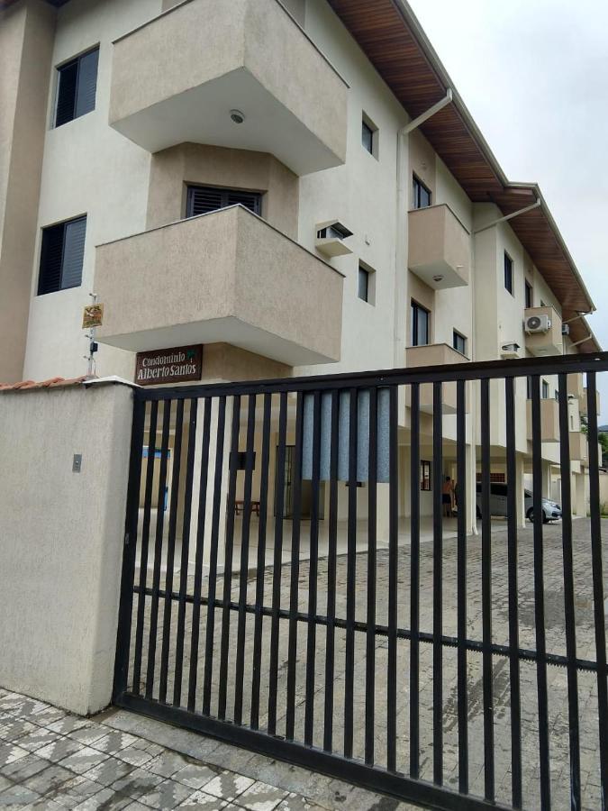 Apartamento Ubatuba, Itagua, Bem Localizado, Duas Vagas De Garagem Eksteriør billede
